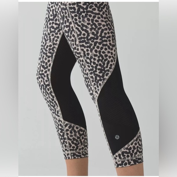 lululemon athletica Pants - Lululemon pace rival crop mid rise leggings size 6